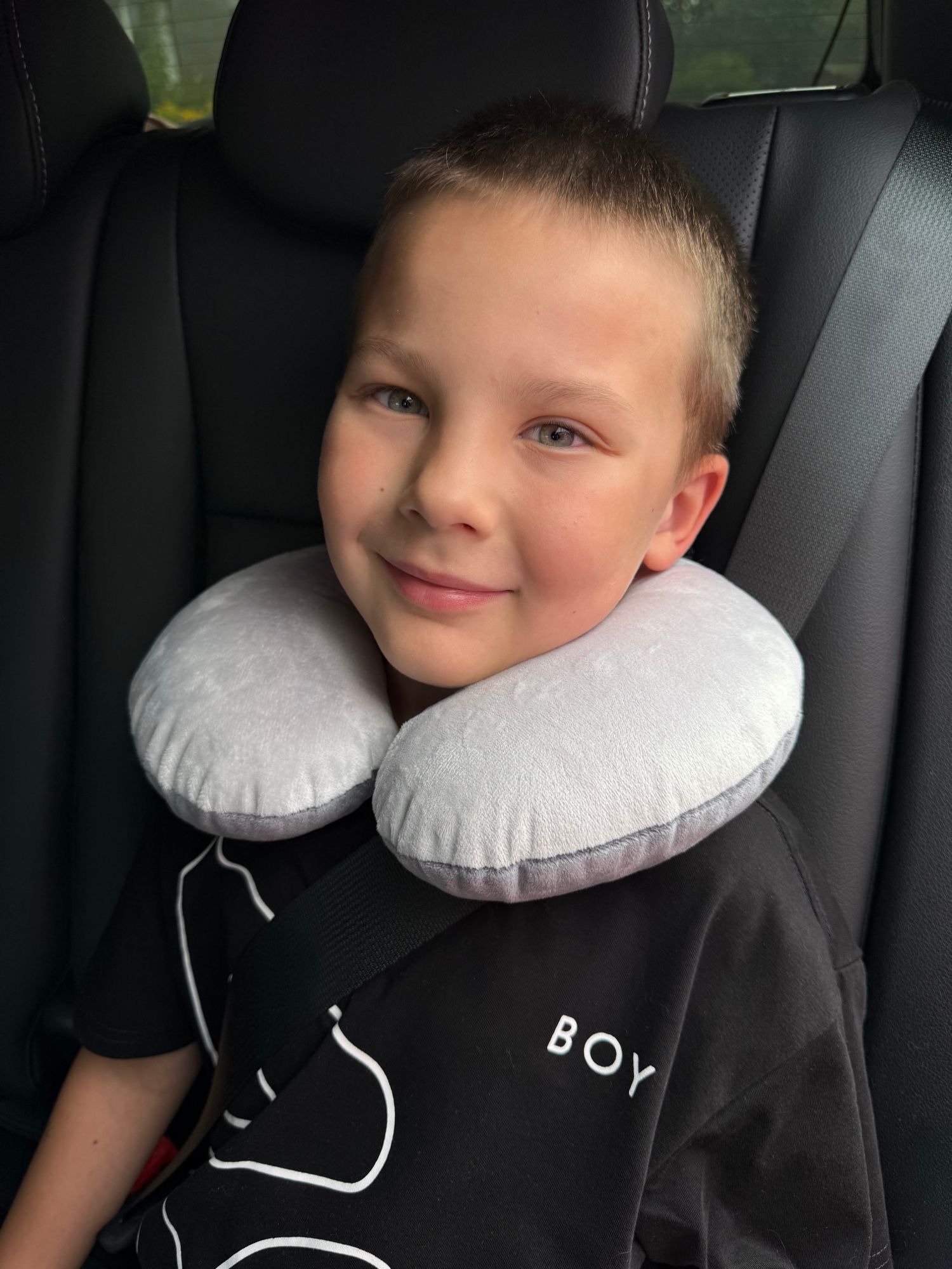 снимок Подушка на шею "рогалик" детская 27*22 св.серый, т.серый от магазина BIO-TEXTILES ОПТ