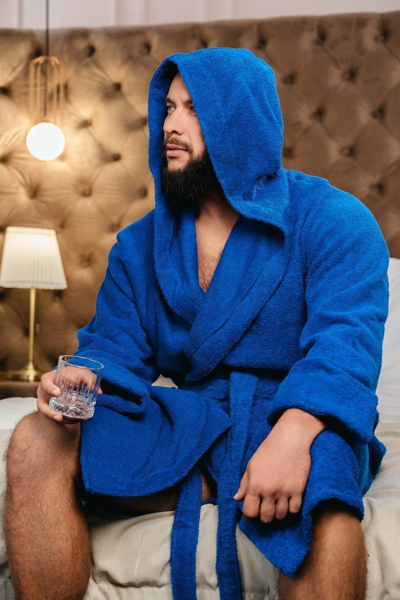 снимок Халат махровый с капюшоном, васильковый с вышивкой от магазина BIO-TEXTILES ОПТ